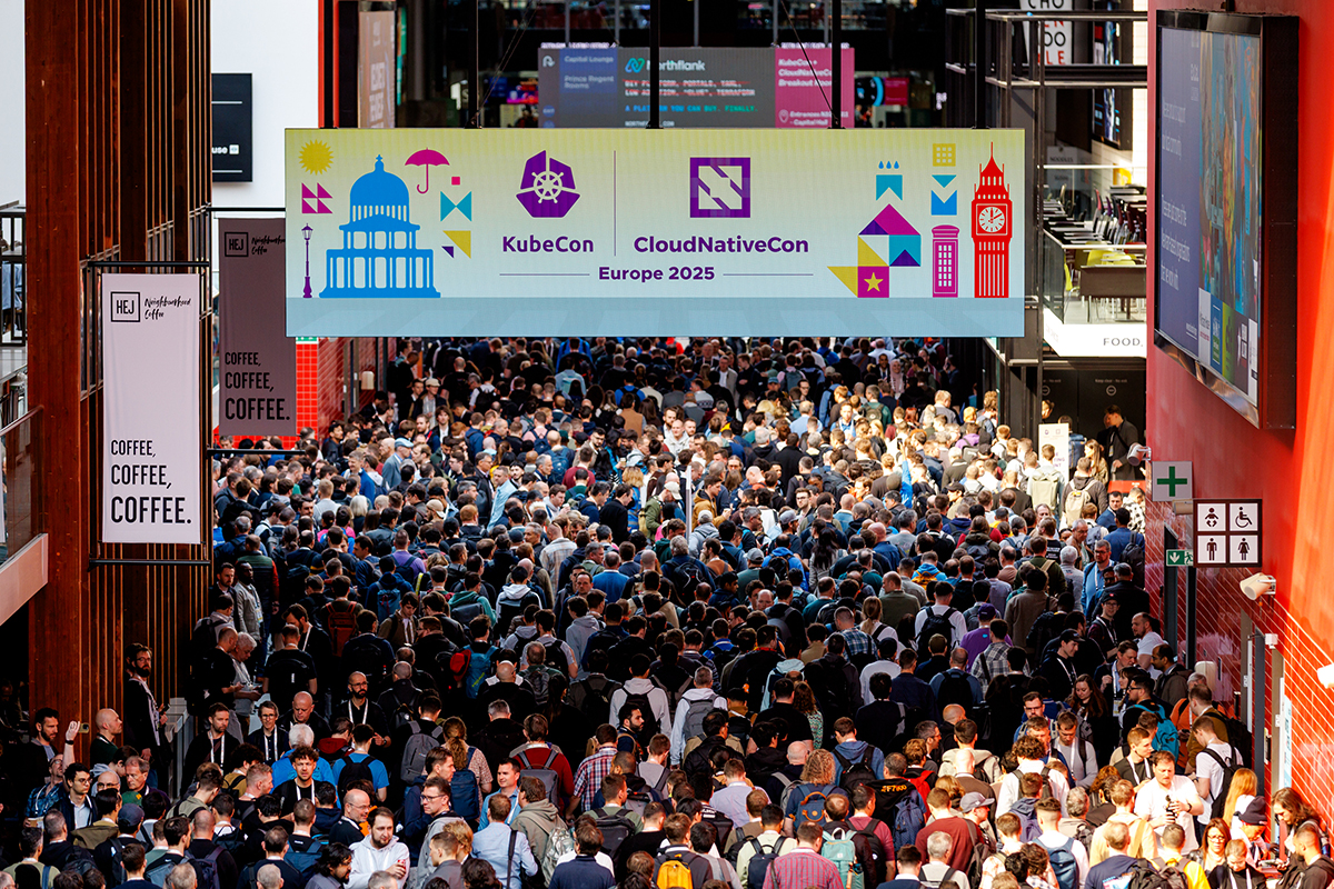 Crowds of attendees at KubeCon + CloudNativeCon Europe 2025